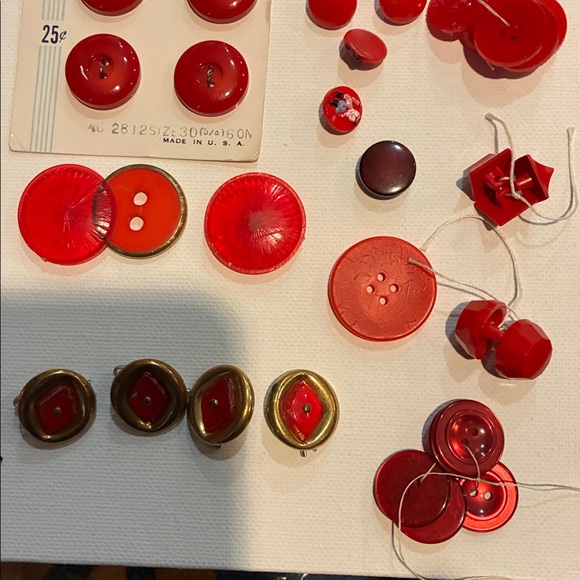 Vintage Red Button Collection - Picture 4 of 6